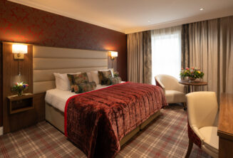 Classic double dexlue without props . close up bed 1 - Sligo Southern Hotel