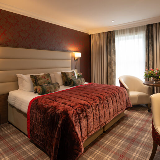 Classic double dexlue without props . close up bed 2 - Sligo Southern Hotel